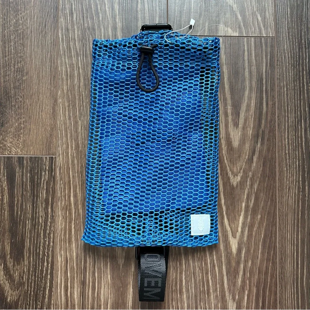 🆕 Free People Unisex Blue Mini Mesh Sling Bag - Picture 2 of 14